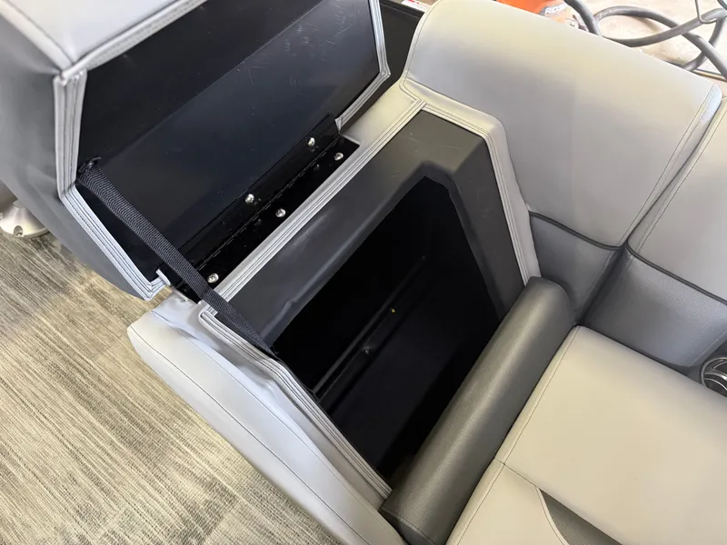 Slide: The Image of Bentley Pontoons Legacy 220 QSB Swingback & 4-Stroke EFI 2026 - 28