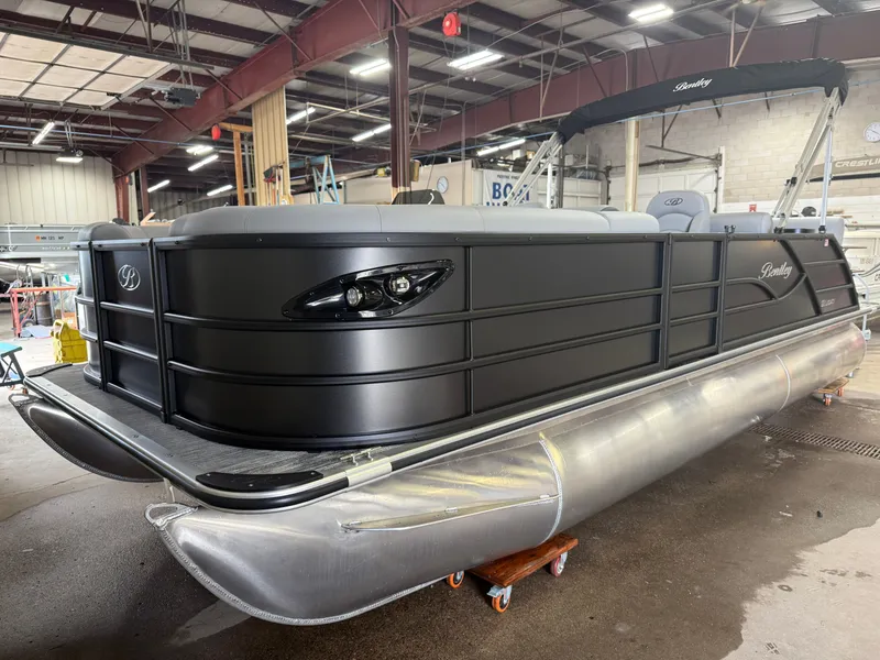 Slide: The Image of Bentley Pontoons Legacy 220 QSB Swingback & 4-Stroke EFI 2026 - 33