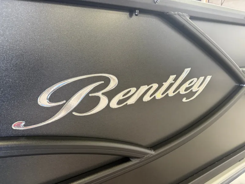 Slide: The Image of Bentley Pontoons Legacy 220 QSB Swingback & 4-Stroke EFI 2026 - 34