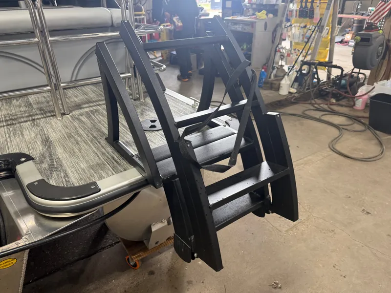 Slide: The Image of Bentley Pontoons Legacy 220 QSB Swingback & 4-Stroke EFI 2026 - 38