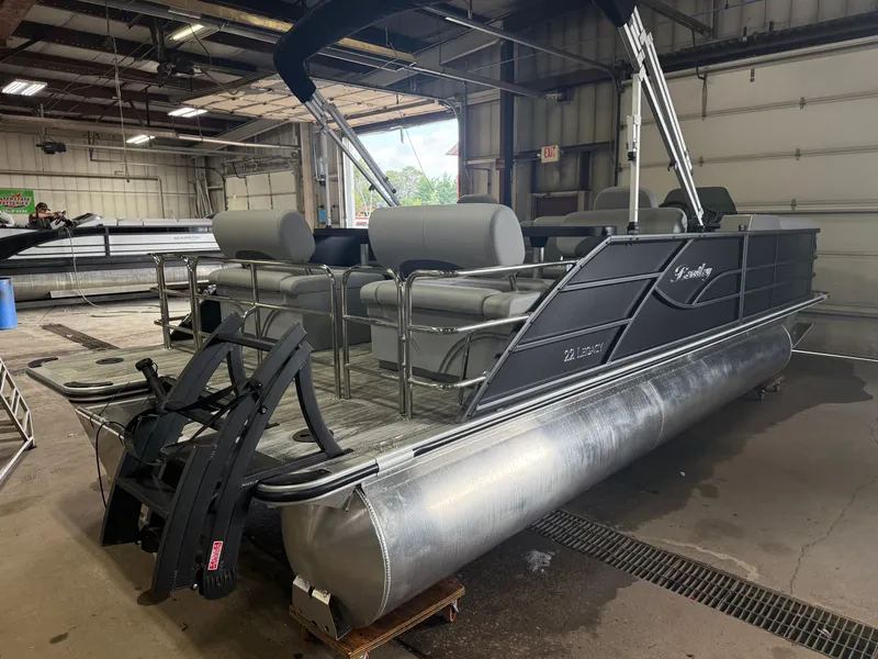 Slide: The Image of Bentley Pontoons Legacy 220 QSB Swingback & 4-Stroke EFI 2026 - 40