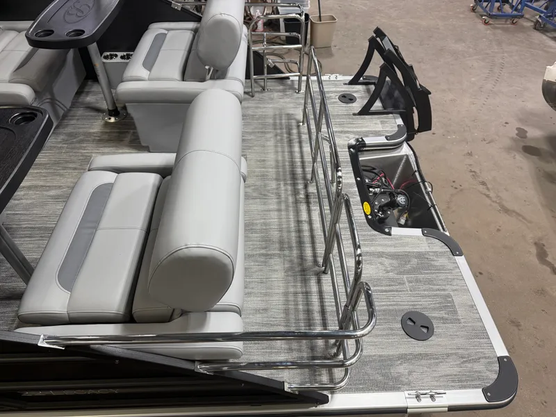 Slide: The Image of Bentley Pontoons Legacy 220 QSB Swingback & 4-Stroke EFI 2026 - 5