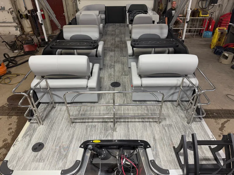 Slide: The Image of Bentley Pontoons Legacy 220 QSB Swingback & 4-Stroke EFI 2026 - 6