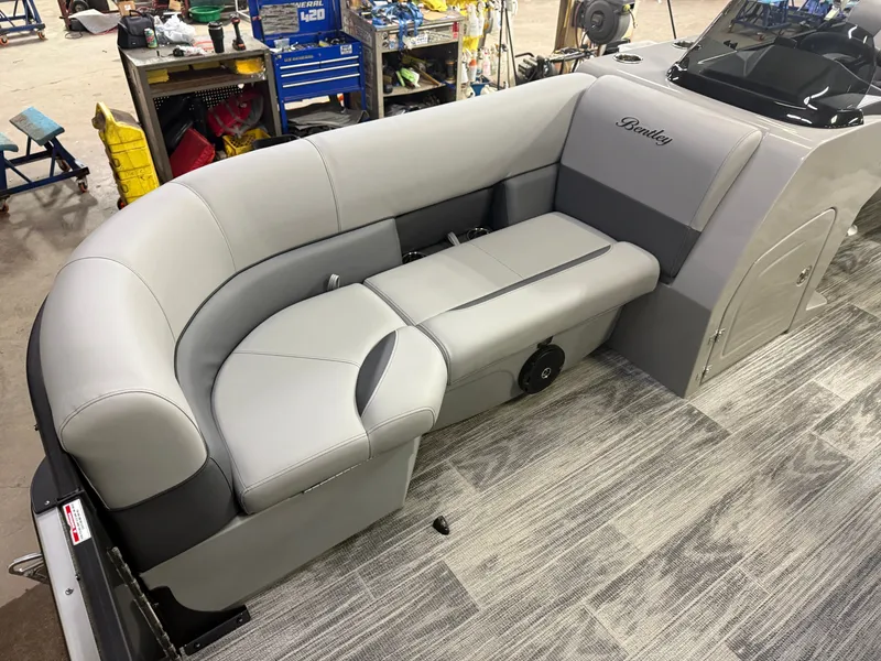 Slide: The Image of Bentley Pontoons Legacy 220 QSB Swingback & 4-Stroke EFI 2026 - 8