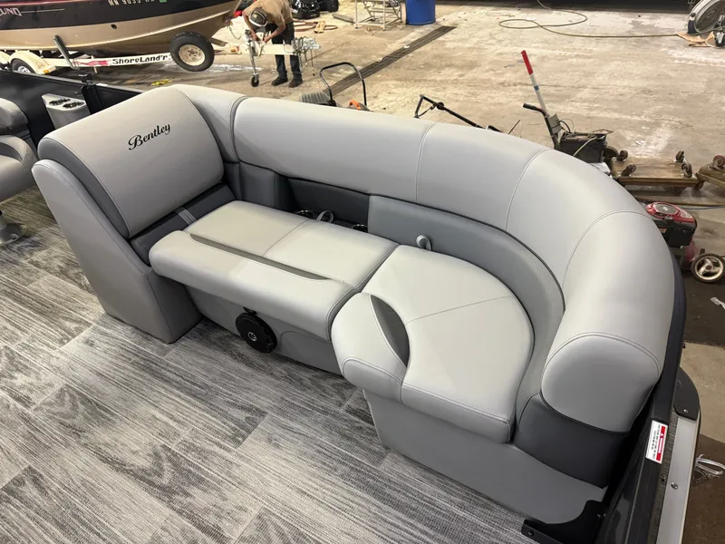 Slide: The Image of Bentley Pontoons Legacy 220 QSB Swingback & 4-Stroke EFI 2026 - 9