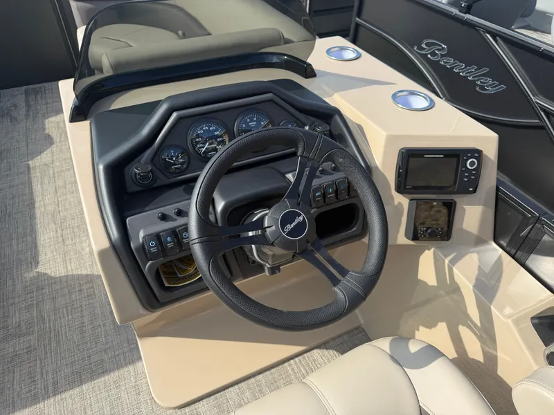 Slide: The Image of Bentley Pontoons Legacy 220 Swingback & Honda 4-Stroke EFI 2026 - 10