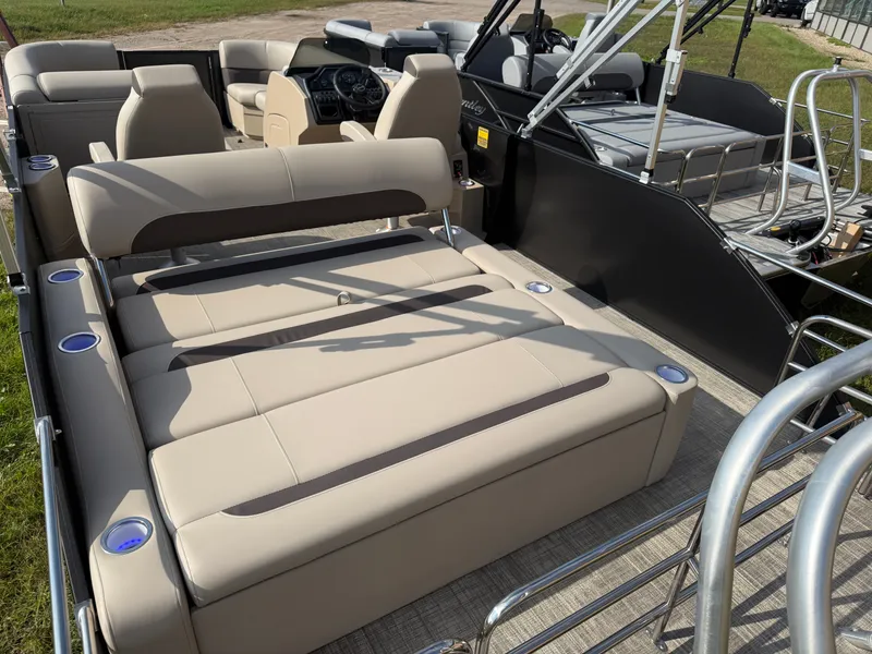 Slide: The Image of Bentley Pontoons Legacy 220 Swingback & Honda 4-Stroke EFI 2026 - 22
