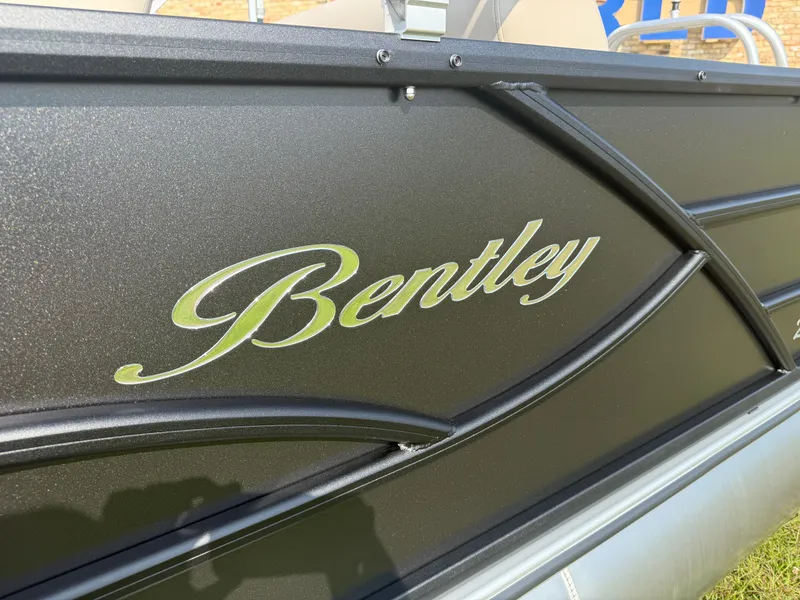 Slide: The Image of Bentley Pontoons Legacy 220 Swingback & Honda 4-Stroke EFI 2026 - 36