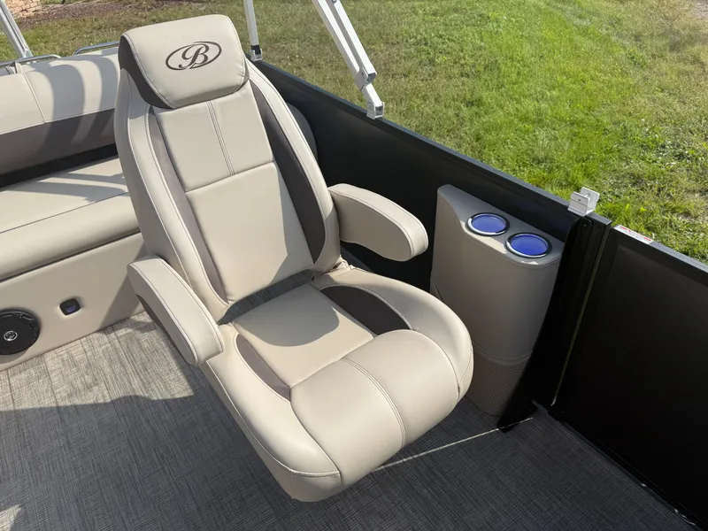 Slide: The Image of Bentley Pontoons Legacy 220 Swingback & Honda 4-Stroke EFI 2026 - 7