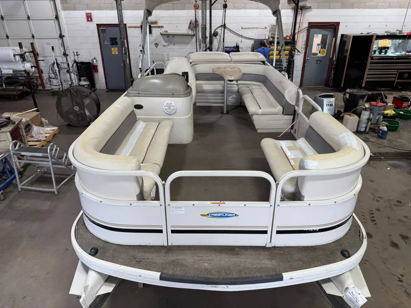 Slide: The Image of Crestliner 2085 Sport Classic Pontoon 2006 - 10