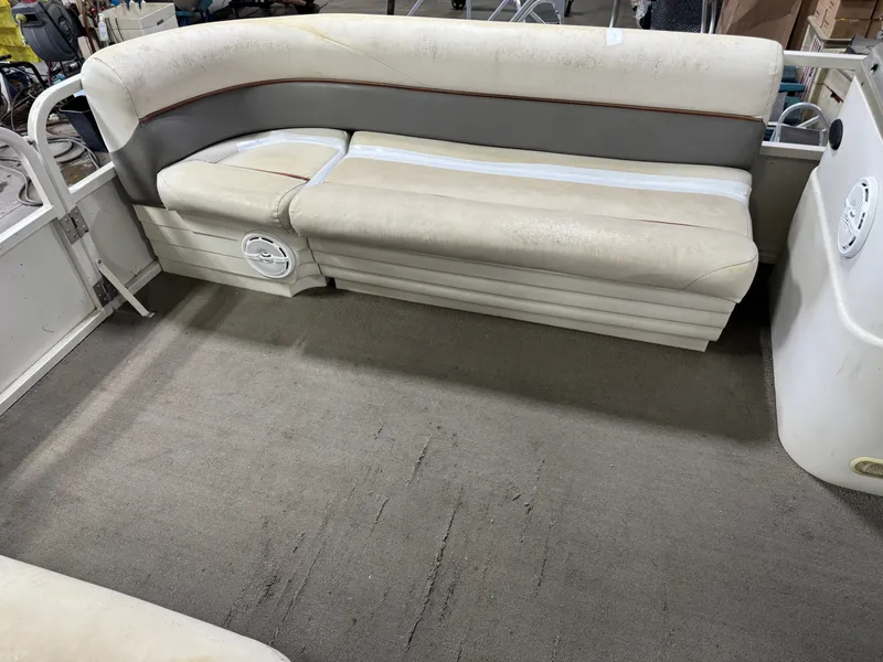 Slide: The Image of Crestliner 2085 Sport Classic Pontoon 2006 - 13