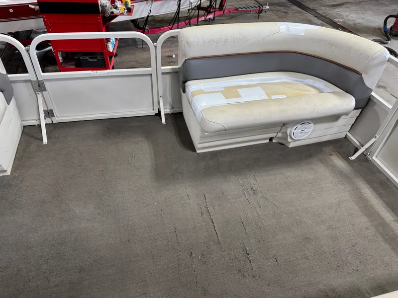 Slide: The Image of Crestliner 2085 Sport Classic Pontoon 2006 - 14