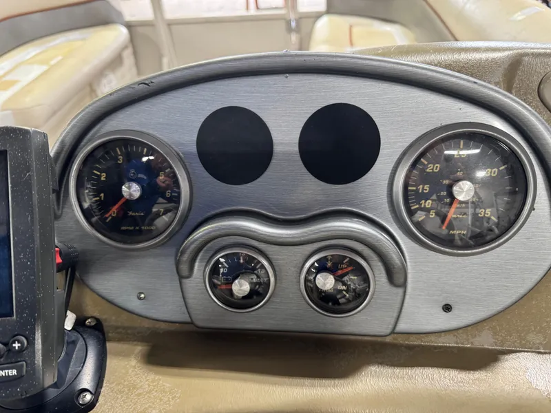 Slide: The Image of Crestliner 2085 Sport Classic Pontoon 2006 - 20