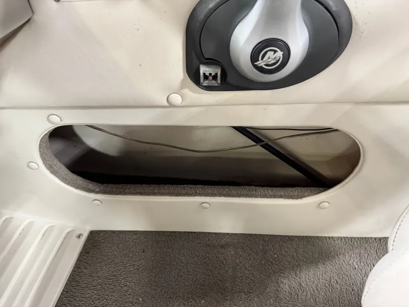 Slide: The Image of Crestliner 2085 Sport Classic Pontoon 2006 - 23