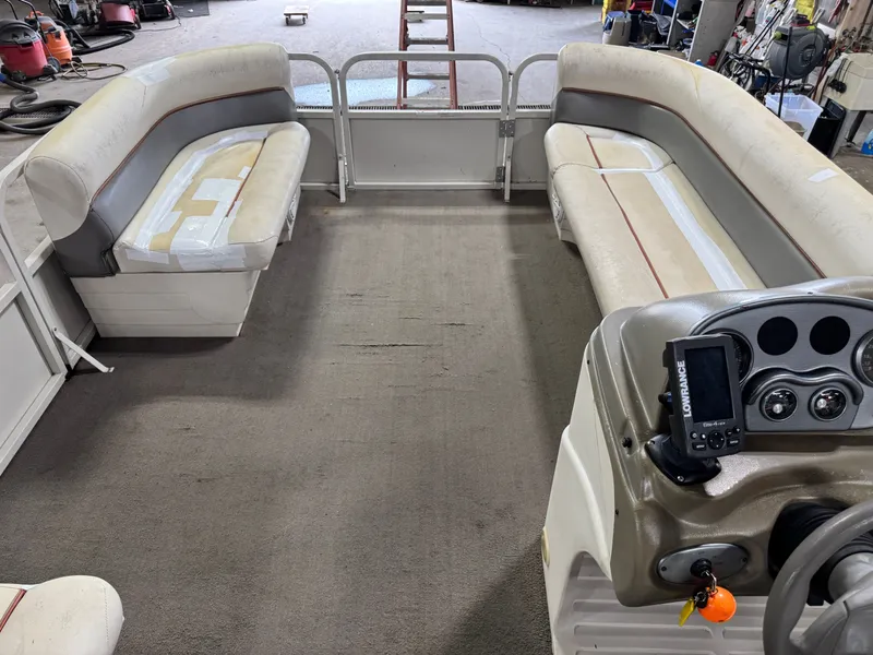 Slide: The Image of Crestliner 2085 Sport Classic Pontoon 2006 - 3