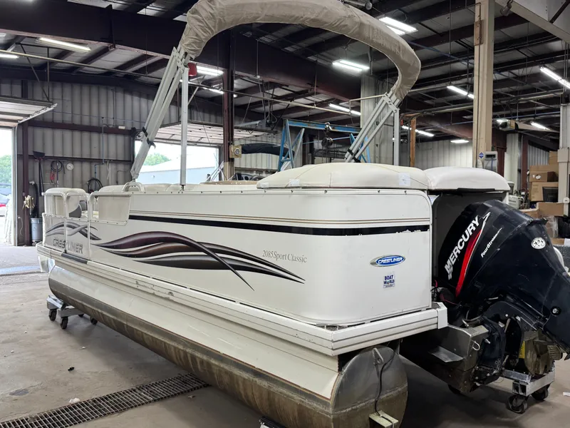 Slide: The Image of Crestliner 2085 Sport Classic Pontoon 2006 - 30