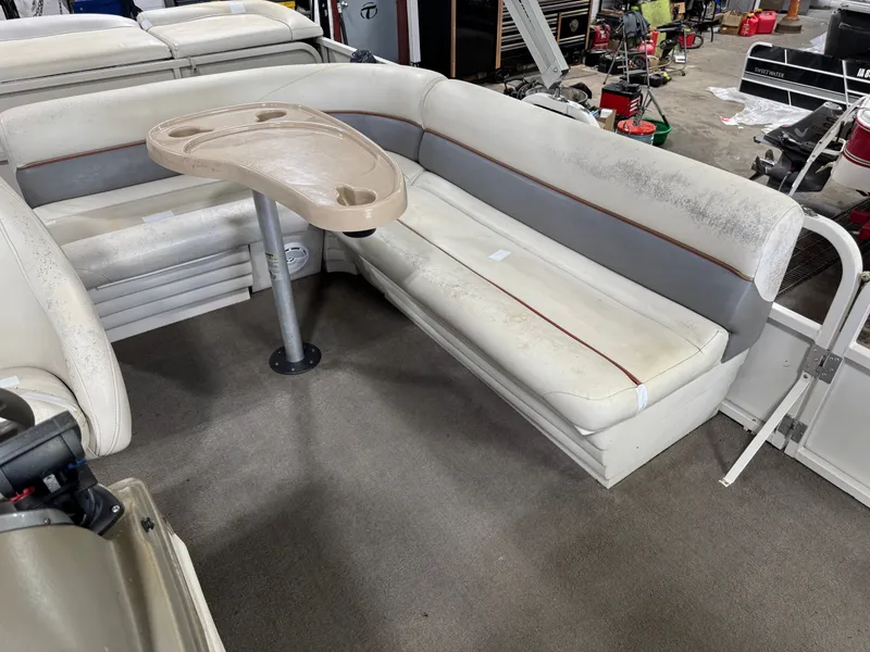 Slide: The Image of Crestliner 2085 Sport Classic Pontoon 2006 - 32