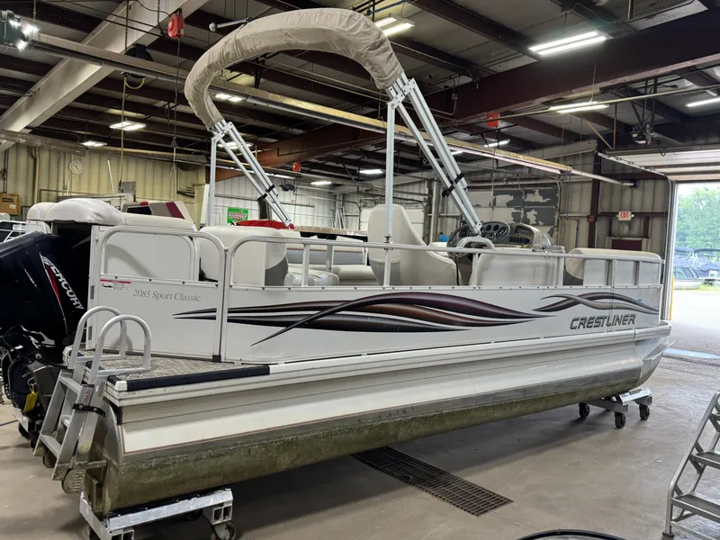 Slide: The Image of Crestliner 2085 Sport Classic Pontoon 2006 - 39