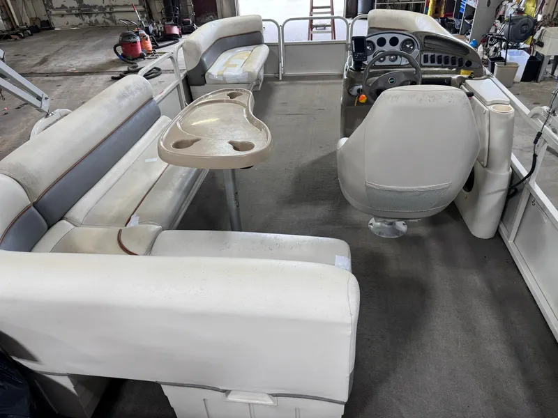 Slide: The Image of Crestliner 2085 Sport Classic Pontoon 2006 - 6