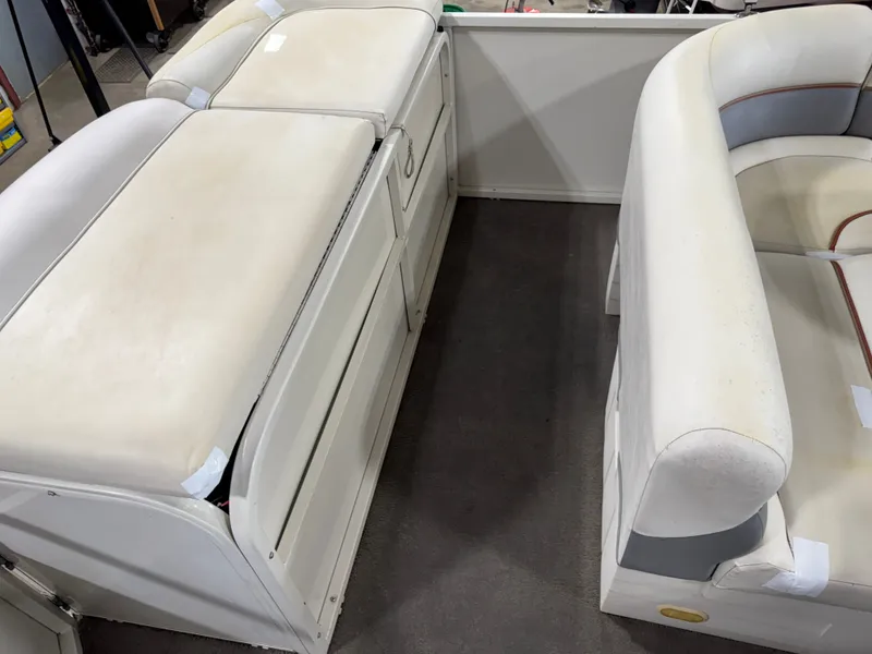 Slide: The Image of Crestliner 2085 Sport Classic Pontoon 2006 - 9