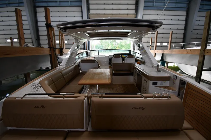 Slide: The Image of Sea Ray SLX 400 Outboard 2020 - 5