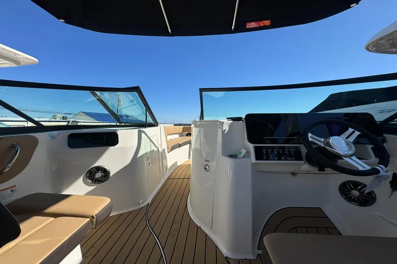 Slide: The Image of Sea Ray SDX 230 Outboard 2026 - 17