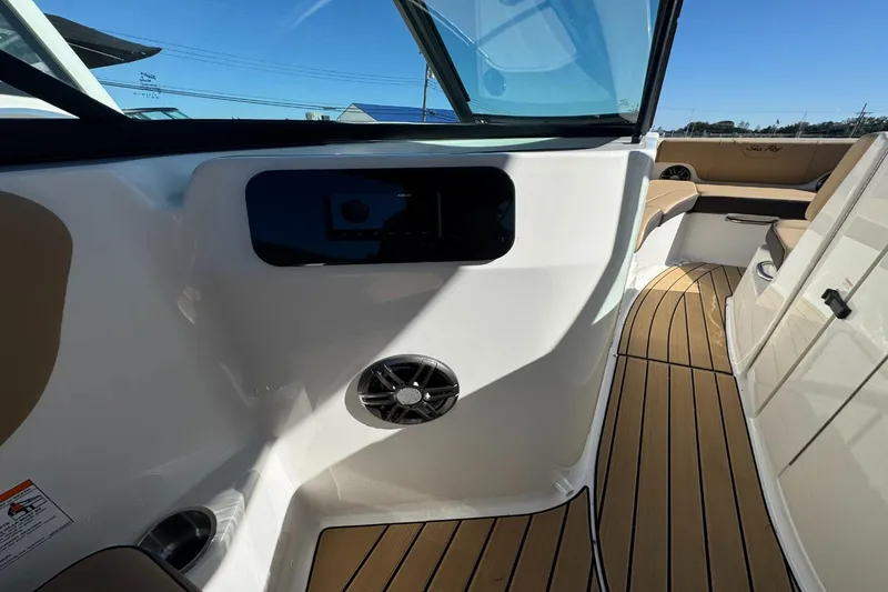 Slide: The Image of Sea Ray SDX 230 Outboard 2026 - 18