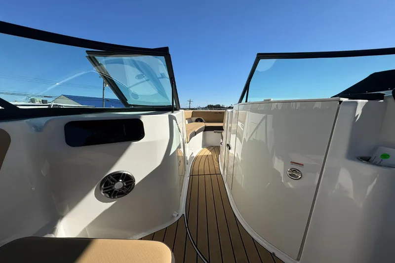 Slide: The Image of Sea Ray SDX 230 Outboard 2026 - 19