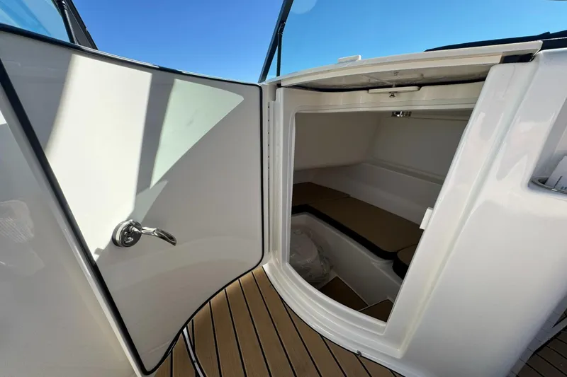 Slide: The Image of Sea Ray SDX 230 Outboard 2026 - 20