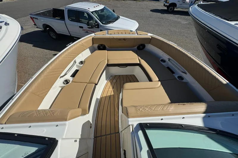 Slide: The Image of Sea Ray SDX 230 Outboard 2026 - 22