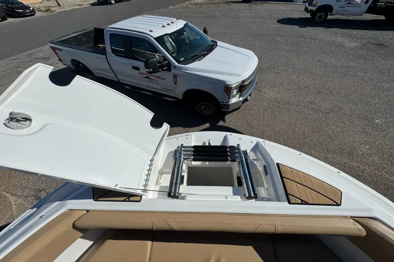 Slide: The Image of Sea Ray SDX 230 Outboard 2026 - 26