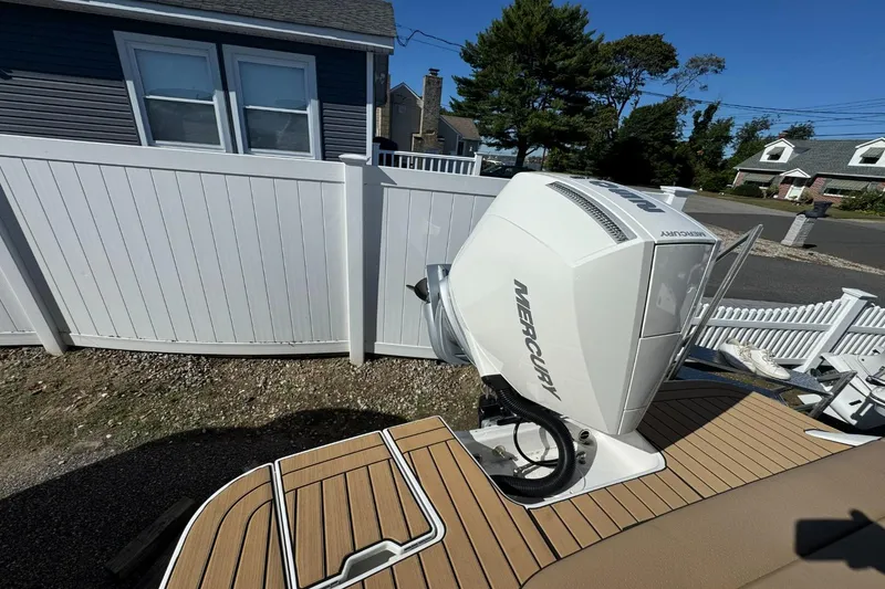 Slide: The Image of Sea Ray SDX 230 Outboard 2026 - 6