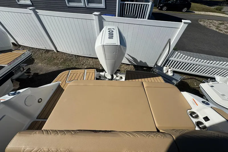 Slide: The Image of Sea Ray SDX 230 Outboard 2026 - 7