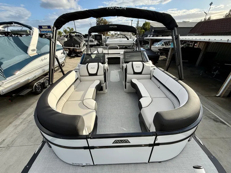 Slide: The Image of Avalon 25' Catalina Platinum Windshield w/ 250HP Mercury! 2026 - 15