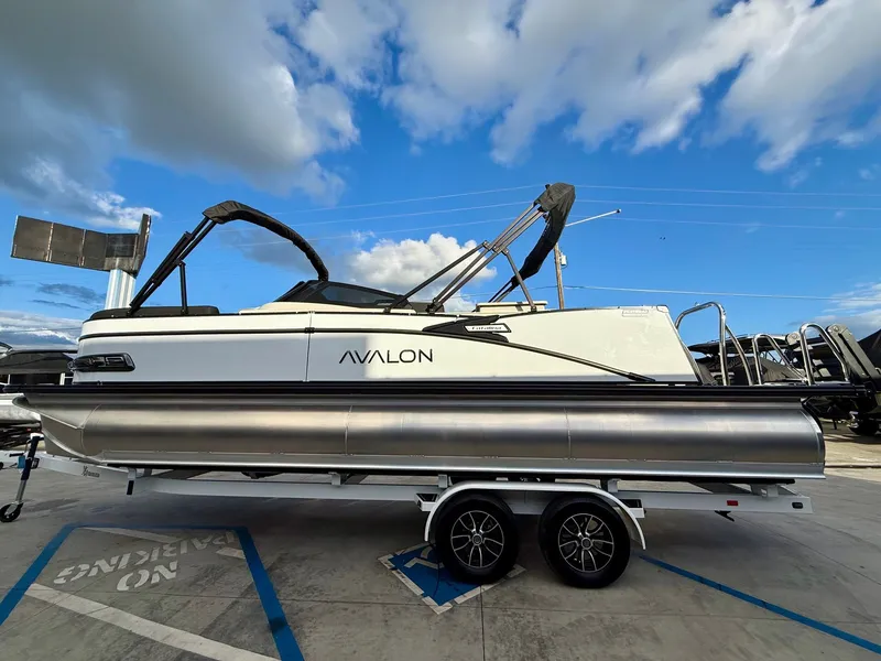 Slide: The Image of Avalon 25' Catalina Platinum Windshield w/ 250HP Mercury! 2026 - 4