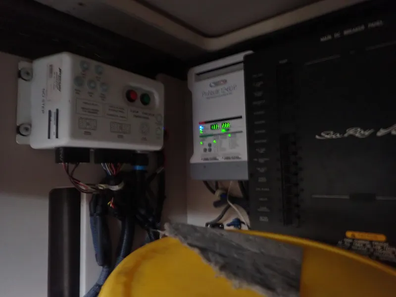 Slide: The Image of Sea Ray 510 Fly 2015 - 260