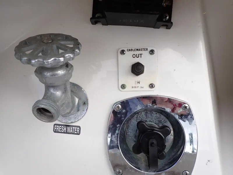 Slide: The Image of Sea Ray 510 Fly 2015 - 54