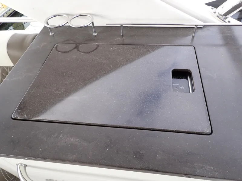 Slide: The Image of Sea Ray 510 Fly 2015 - 98