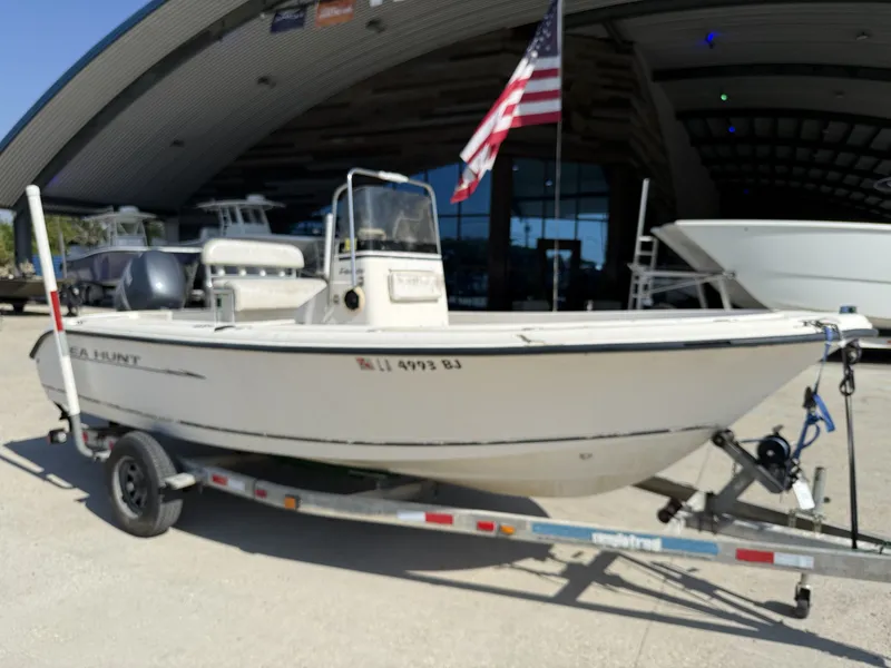 Slide: The Image of Sea Hunt Triton 186 2004 - 8