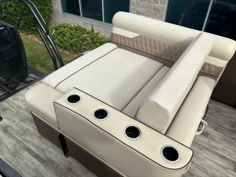 Slide: The Image of Crest Classic Platinum 240 SLSC 2021 - 18