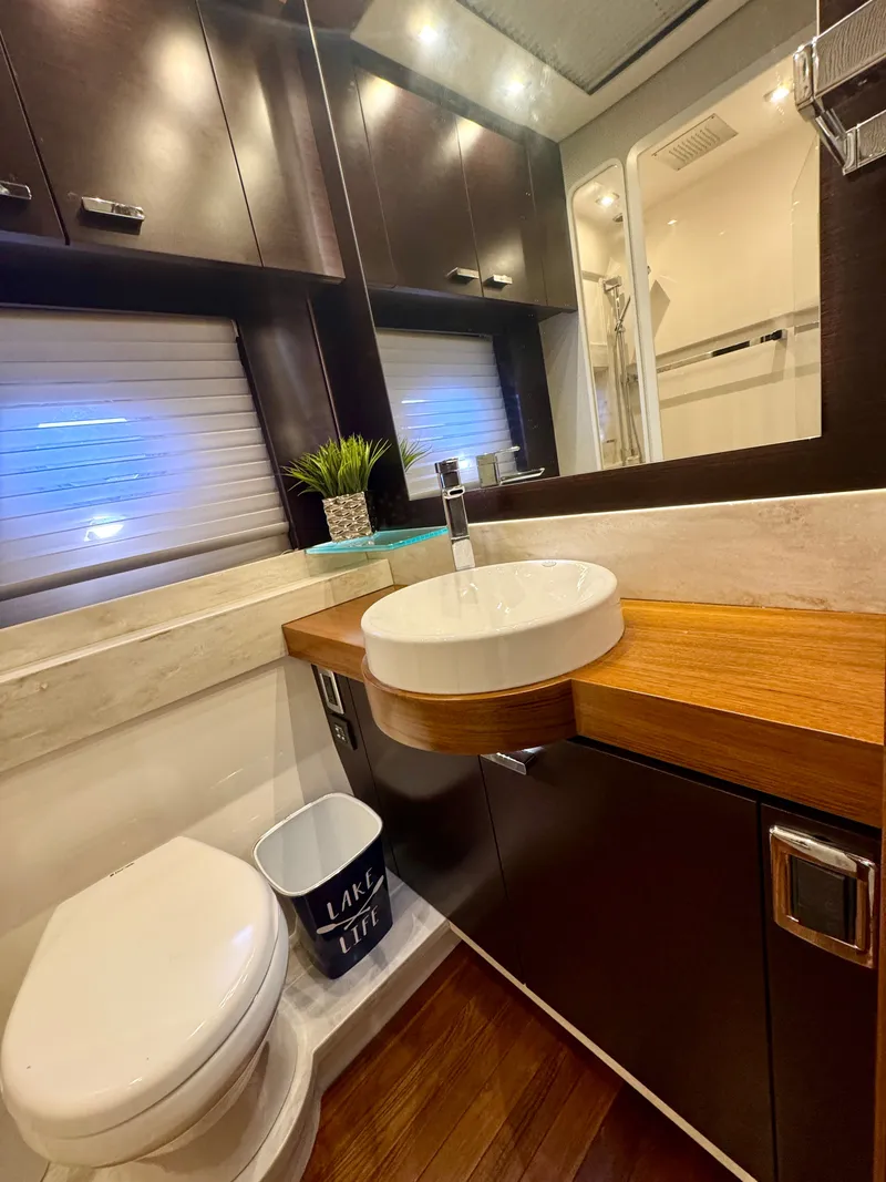 Slide: The Image of Master StateRoom - Head - 72