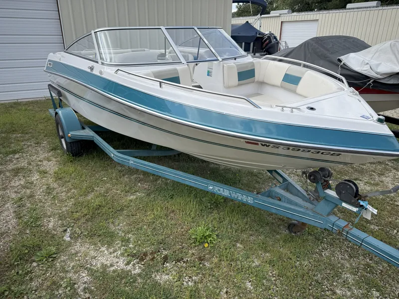 Slide: The Image of Four Winns 190 Horizion 1993 - 2