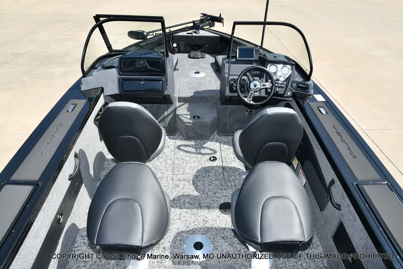 Slide: The Image of Tracker TARGA V-18 Combo w/200HP Pro-XS 2026 - 10