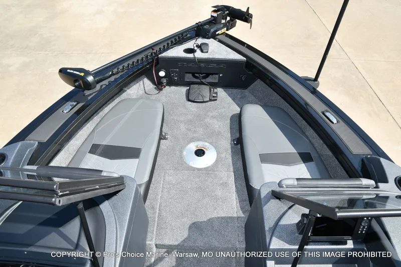 Slide: The Image of Tracker TARGA V-18 Combo w/200HP Pro-XS 2026 - 11