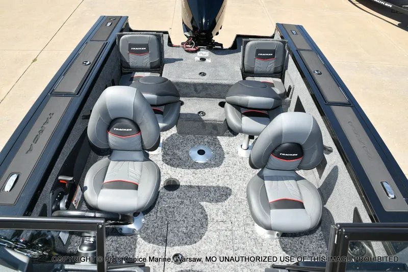 Slide: The Image of Tracker TARGA V-18 Combo w/200HP Pro-XS 2026 - 12