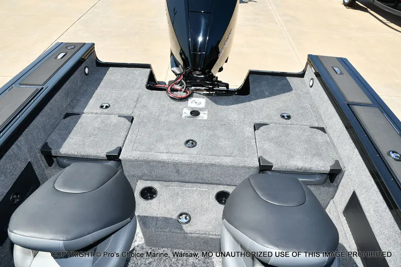 Slide: The Image of Tracker TARGA V-18 Combo w/200HP Pro-XS 2026 - 14