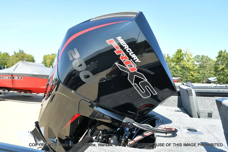 Slide: The Image of Tracker TARGA V-18 Combo w/200HP Pro-XS 2026 - 17