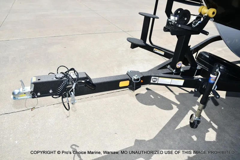 Slide: The Image of Tracker TARGA V-18 Combo w/200HP Pro-XS 2026 - 27