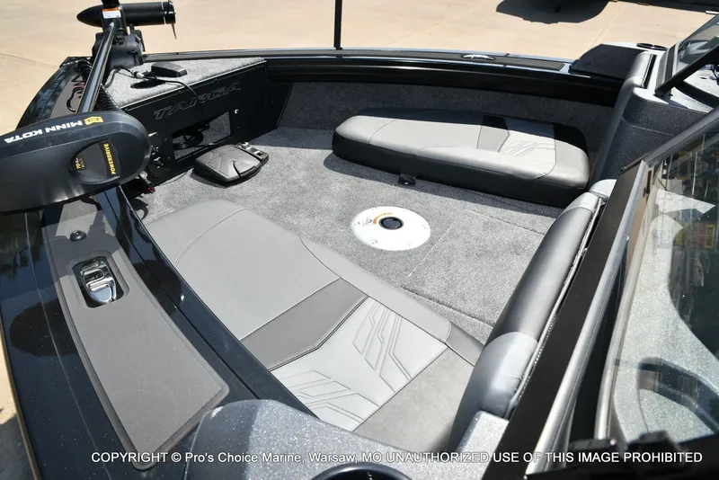 Slide: The Image of Tracker TARGA V-18 Combo w/200HP Pro-XS 2026 - 33