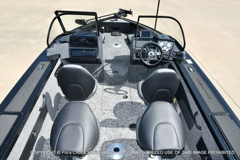 Slide: The Image of Tracker TARGA V-18 Combo w/200HP Pro-XS 2026 - 34